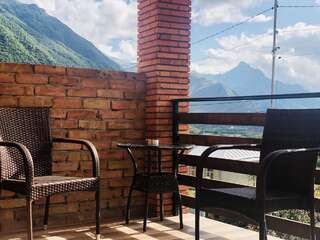 Отель Paradise Kazbegi Степанцминда Двухместный номер с 2 отдельными кроватями и видом на горы-2