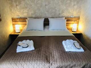 Отель Paradise Kazbegi Степанцминда Двухместный номер Делюкс с 1 кроватью и балконом-1