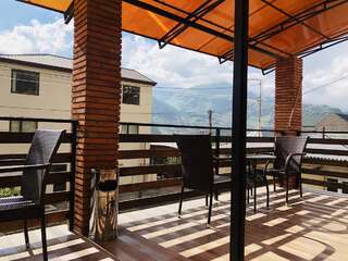 Отель Paradise Kazbegi Степанцминда Двухместный номер с 2 отдельными кроватями и видом на горы-3