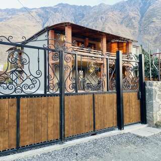 Отель Paradise Kazbegi Степанцминда Двухместный номер с 1 кроватью и видом на горы-2